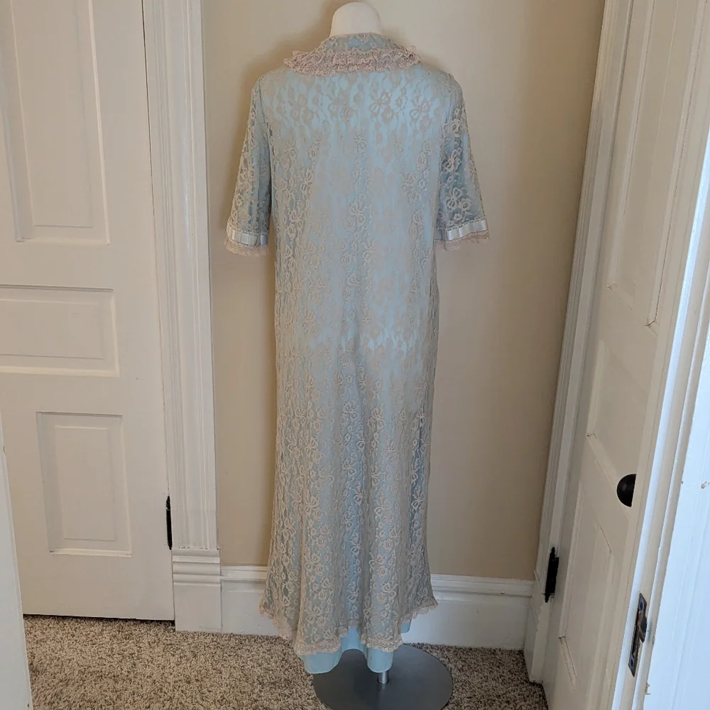 Vintage Montaldo's pale blue with cream lace robe size M - Picture 4 of 8